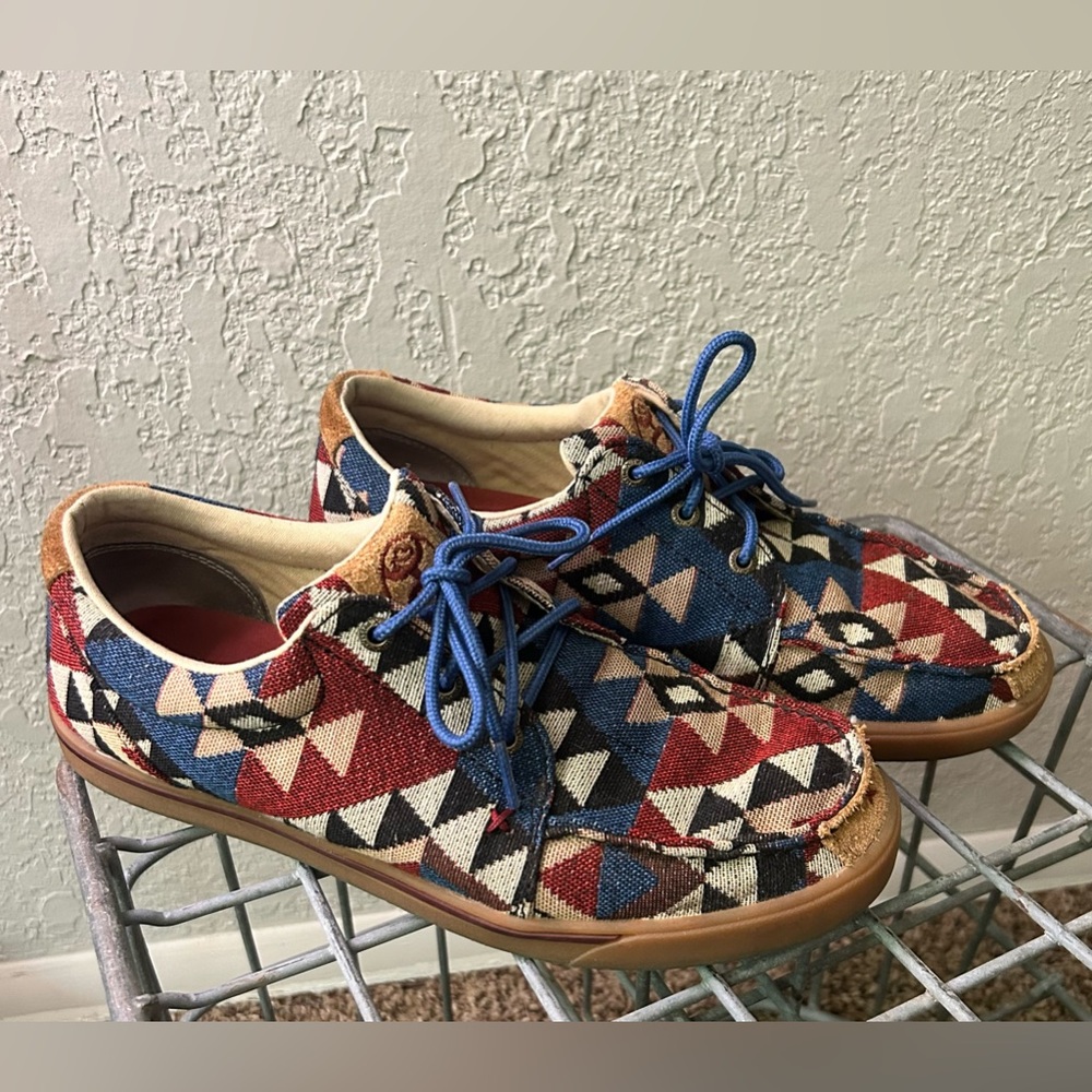 Twisted Xs Western Pattern Lace-ups